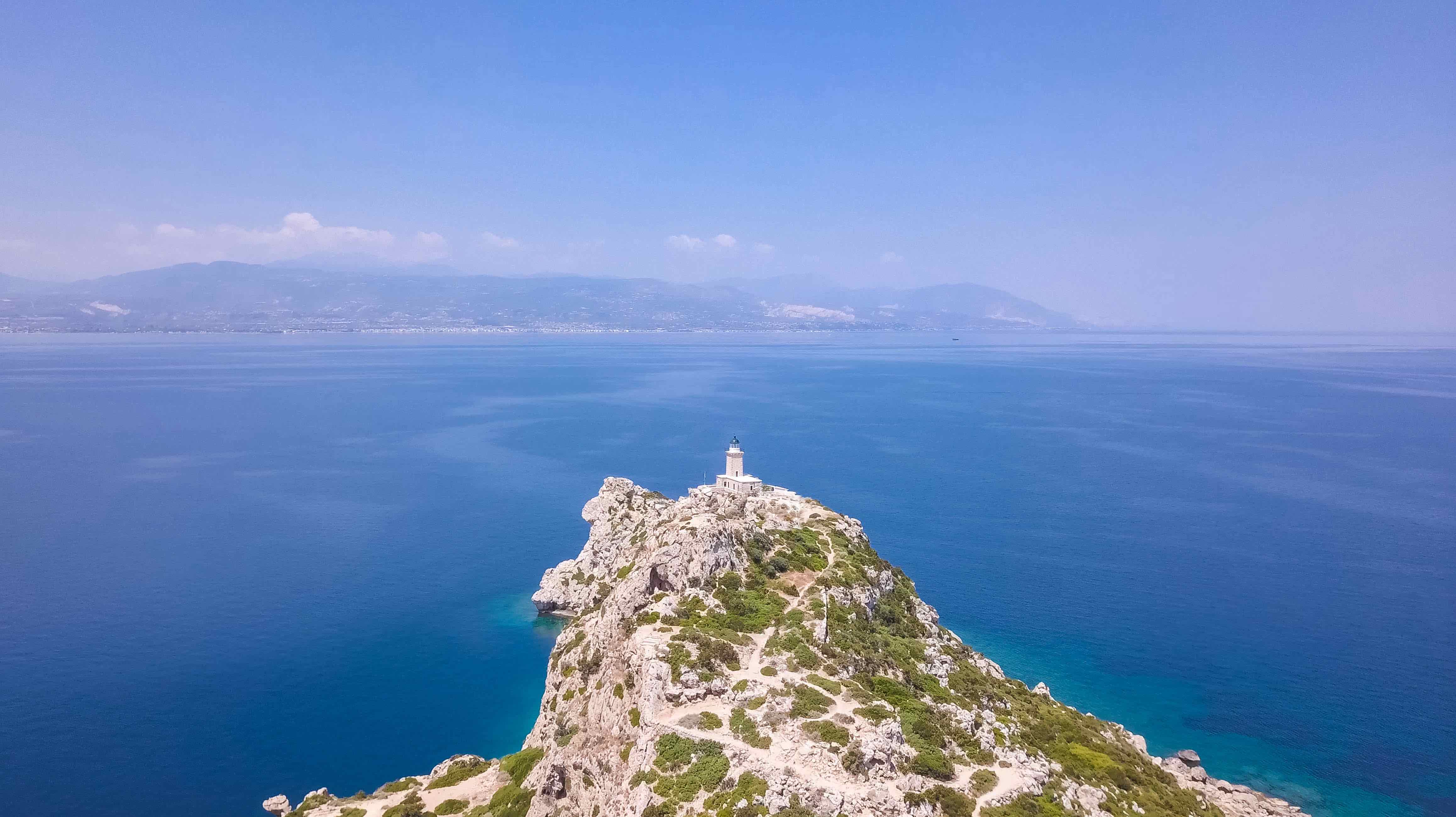 Φάρος Μελαγκάβι (Ηραίον)/ Λουτράκι